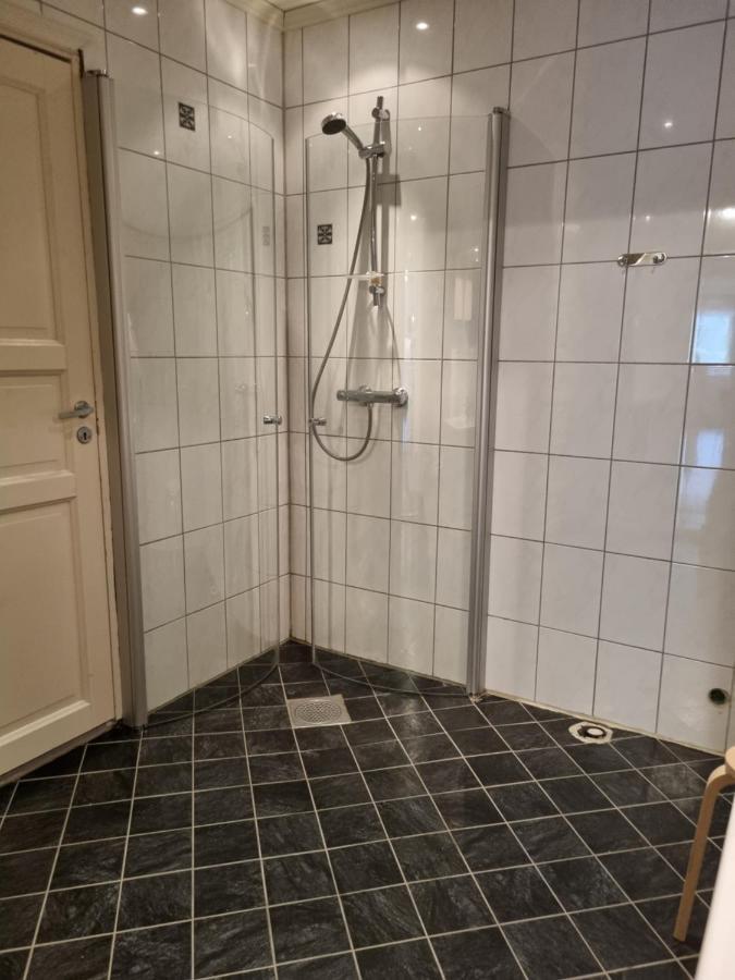 Stor Leilighet Med 4 Senger Sentralt I Forde Luaran gambar
