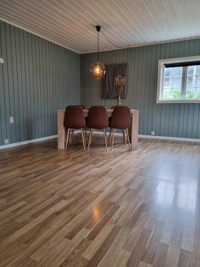 Stor Leilighet Med 4 Senger Sentralt I Forde Luaran gambar