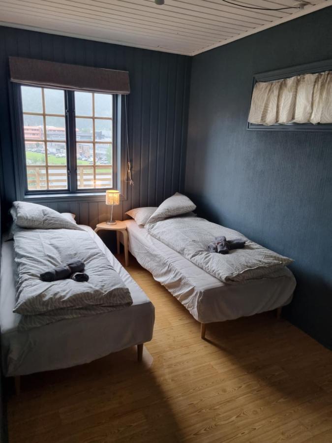 Stor Leilighet Med 4 Senger Sentralt I Forde Luaran gambar